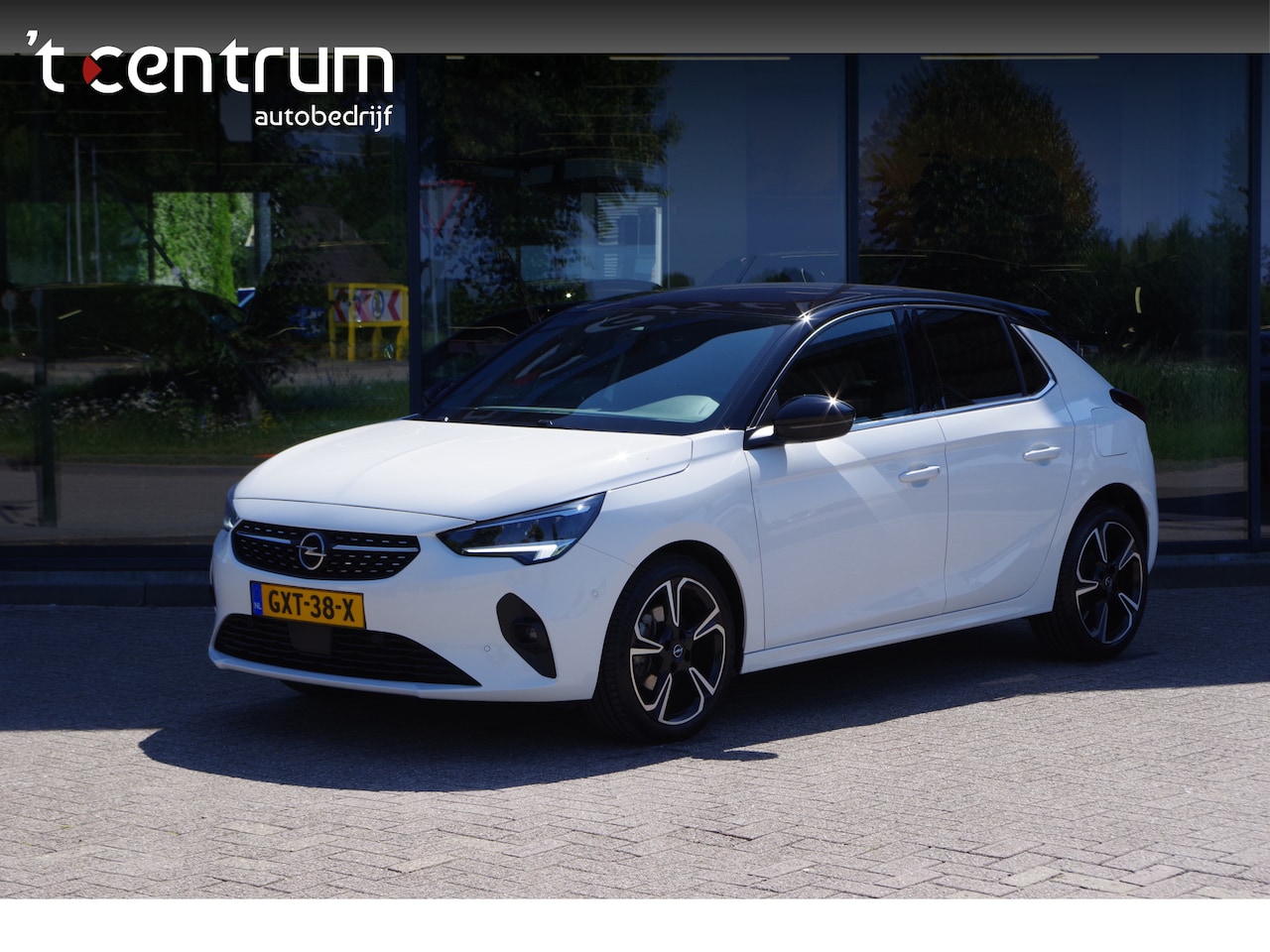 Opel Corsa - 1.2 GS Line 1.2 GS Line, Panoramadak, Camera, Stoelverwarming - AutoWereld.nl