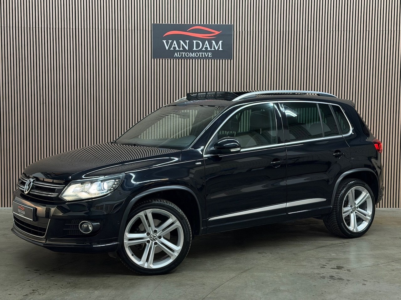 Volkswagen Tiguan - 1.4 TSI R-Line Edition DSG 2015 PANO XENON - AutoWereld.nl