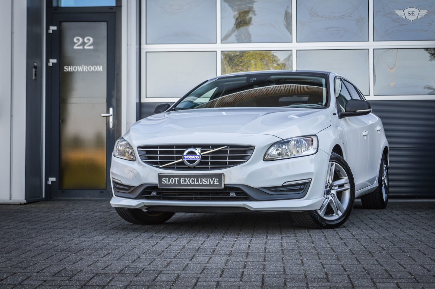 Volvo V60 - 2.4 D5 Twin Engine Lease Edition|CAMERA|TREKHAAK - AutoWereld.nl