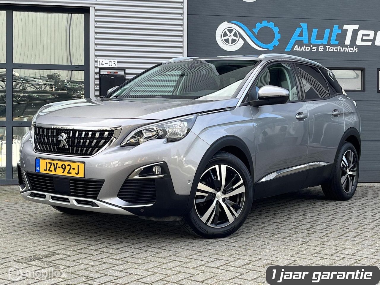 Peugeot 3008 - 1.2 PureTech Panorama Keyless CarPlay Trekhaak - AutoWereld.nl