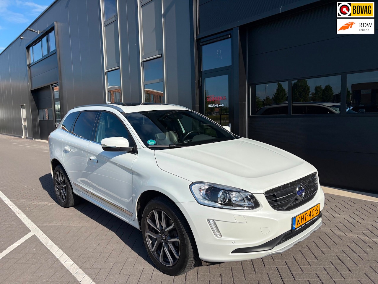 Volvo XC60 - 2.4 D4 Summum AWD leder trekhaak navi winterpakket panoramadak - AutoWereld.nl