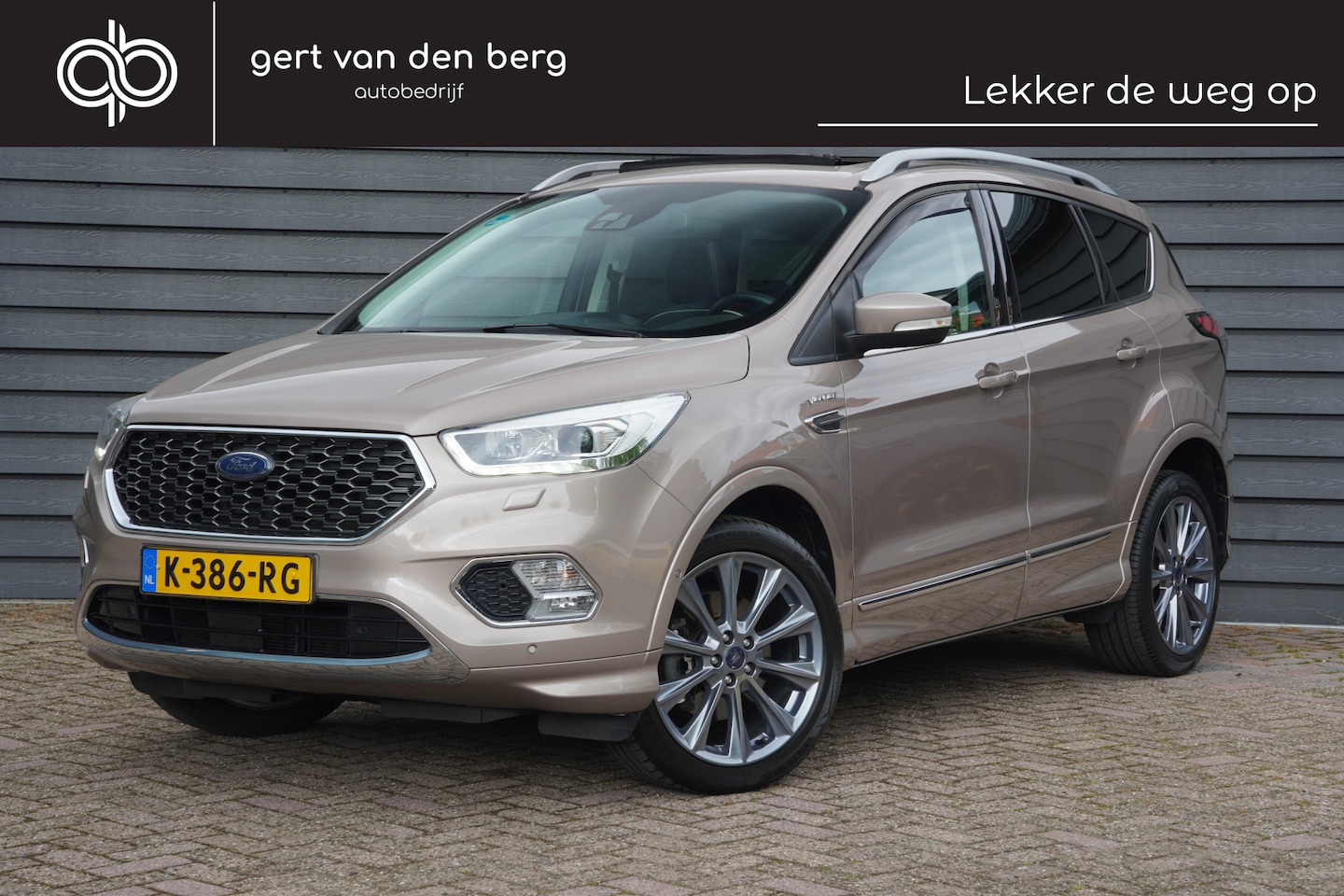 Ford Kuga - 1.5 EcoBoost Vignale - LEDER - PANODAK - TREKHAAK - CARPLAY - CAMERA - - AutoWereld.nl