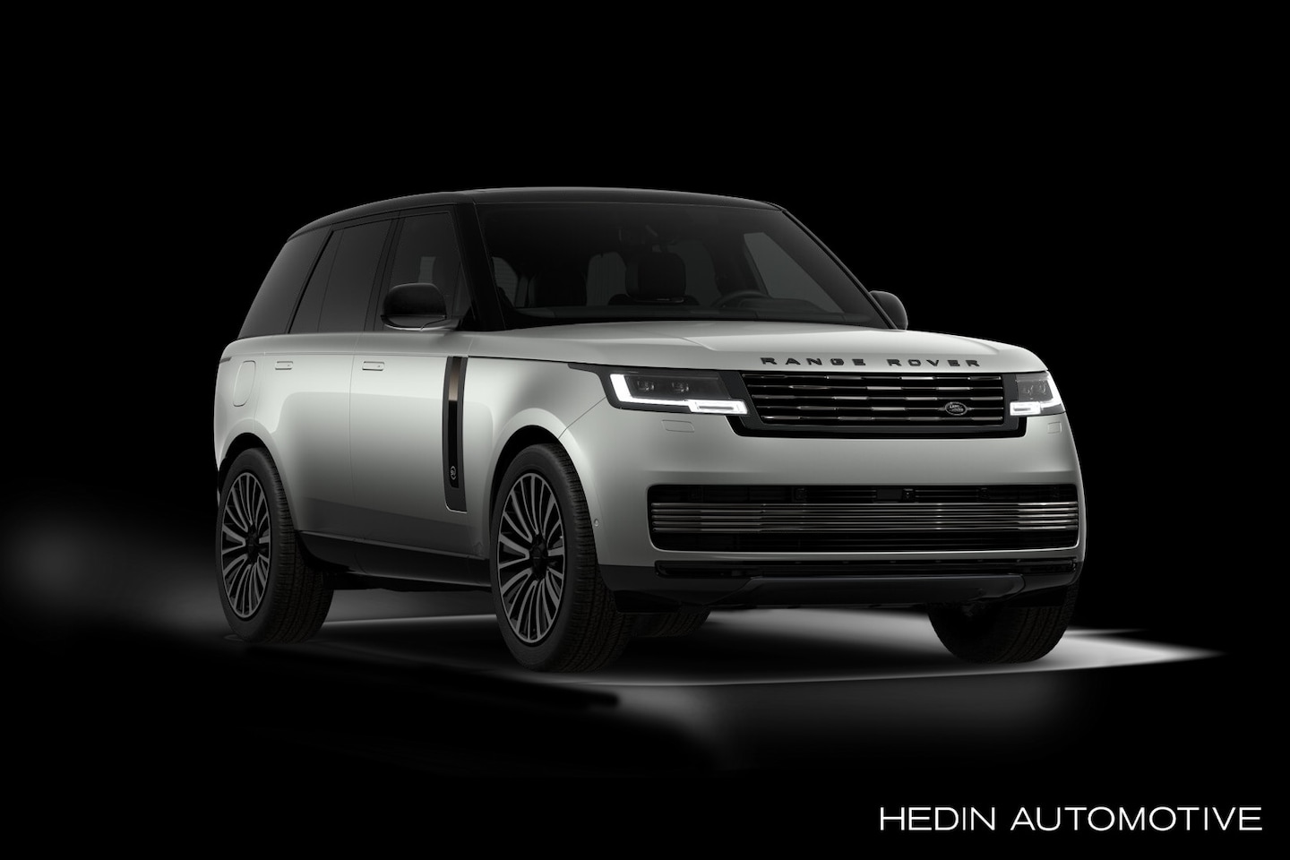 Land Rover Range Rover - P550e SV l Ethereal Frost SV l Intrepid l Rear Seat Ent. l Towing Pack - AutoWereld.nl