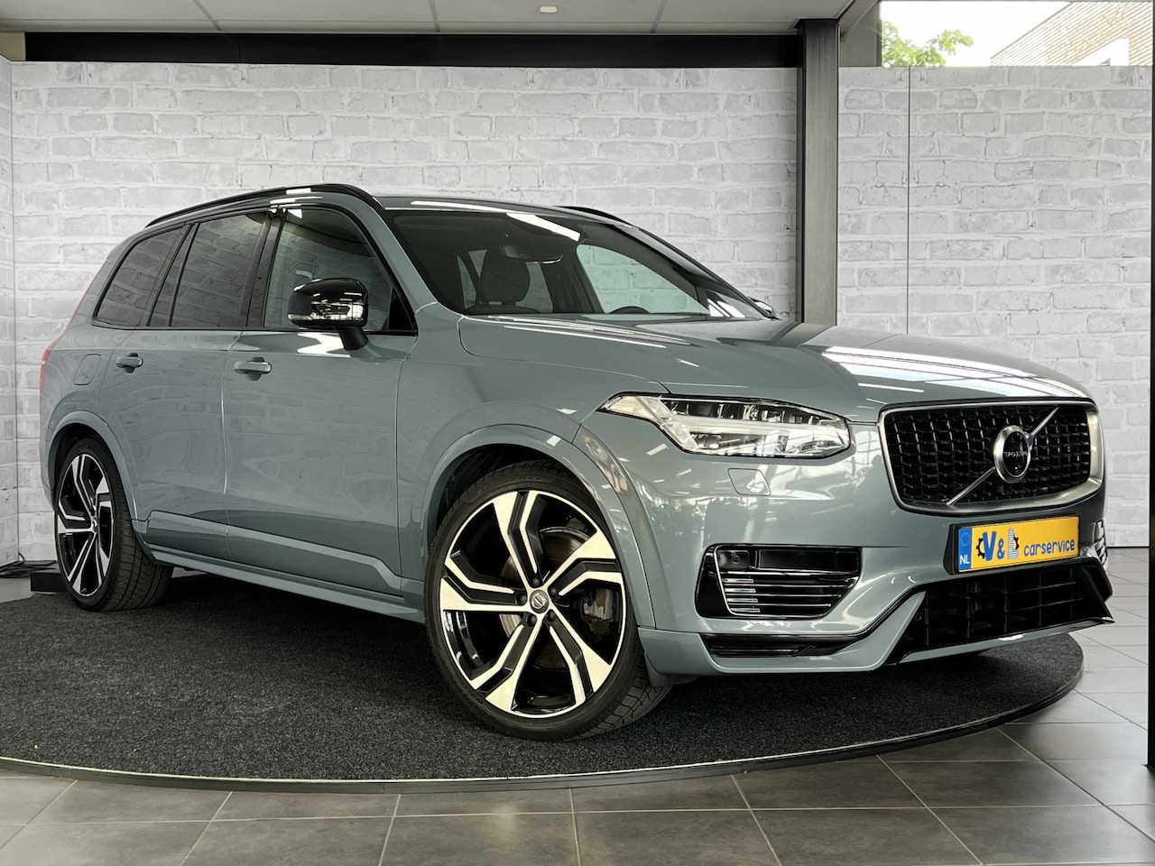 Volvo XC90 - 2.0 T8 Twin Engine AWD R-Design Luchtvering Pano Trekhaak HUD 360Camera - AutoWereld.nl