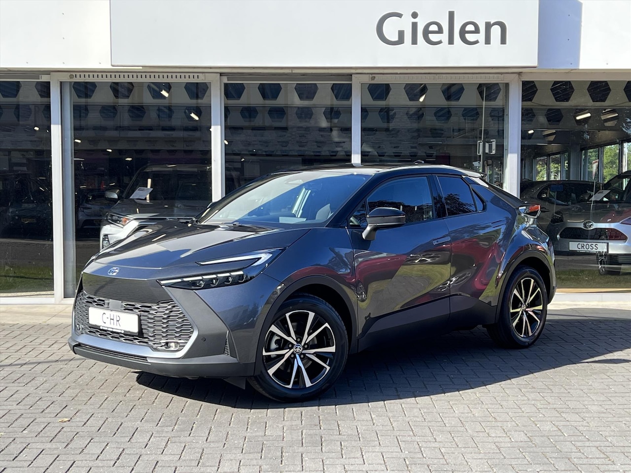 Toyota C-HR - 2.0 High Power PHEV 223pk First edition Bi-Tone | Elektrische achterklep, Stoel + Stuurver - AutoWereld.nl