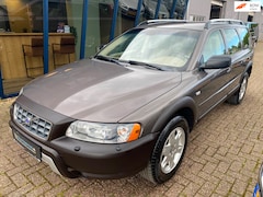 Volvo XC70 - 2.5 T Summum Automaat AWD 210PK LEER / NAVI / TREKHAAK