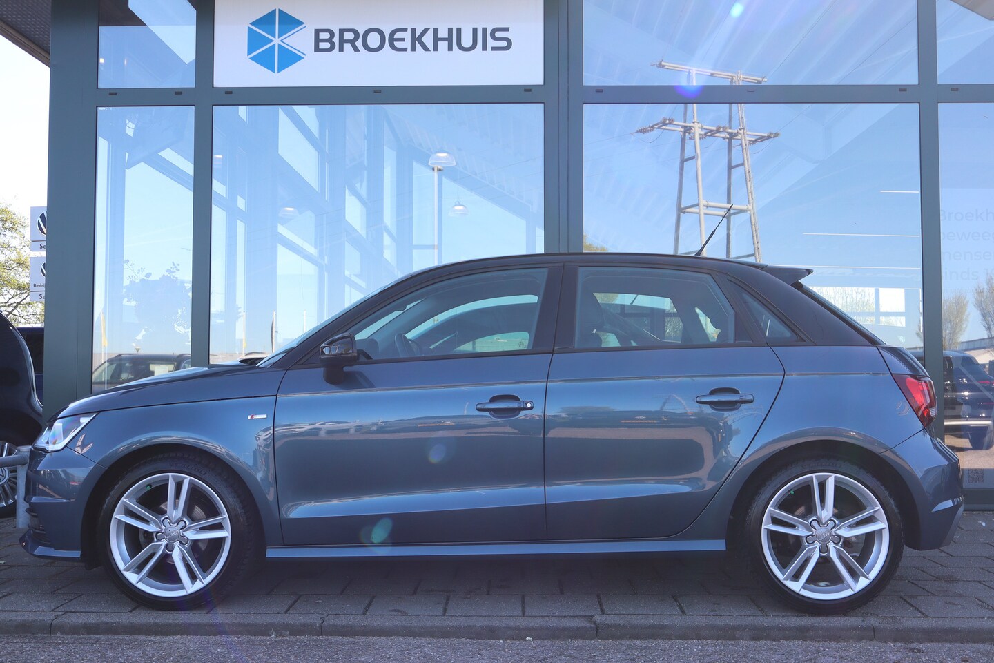 Audi A1 Sportback - 1.0 TFSI Adrenalin AUTOMAAT | Airco | Cruise control | S Line exterieur - AutoWereld.nl
