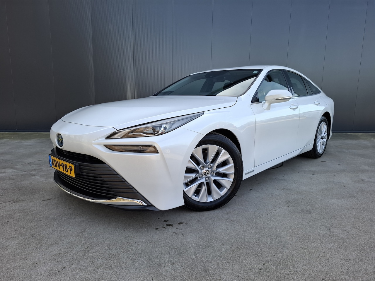 Toyota Mirai - WATERSTOF H2 DYNAMIC METALLIC JBL AUDIO APPLE CARPLAY NAVI CAMERA LED ECC - AutoWereld.nl