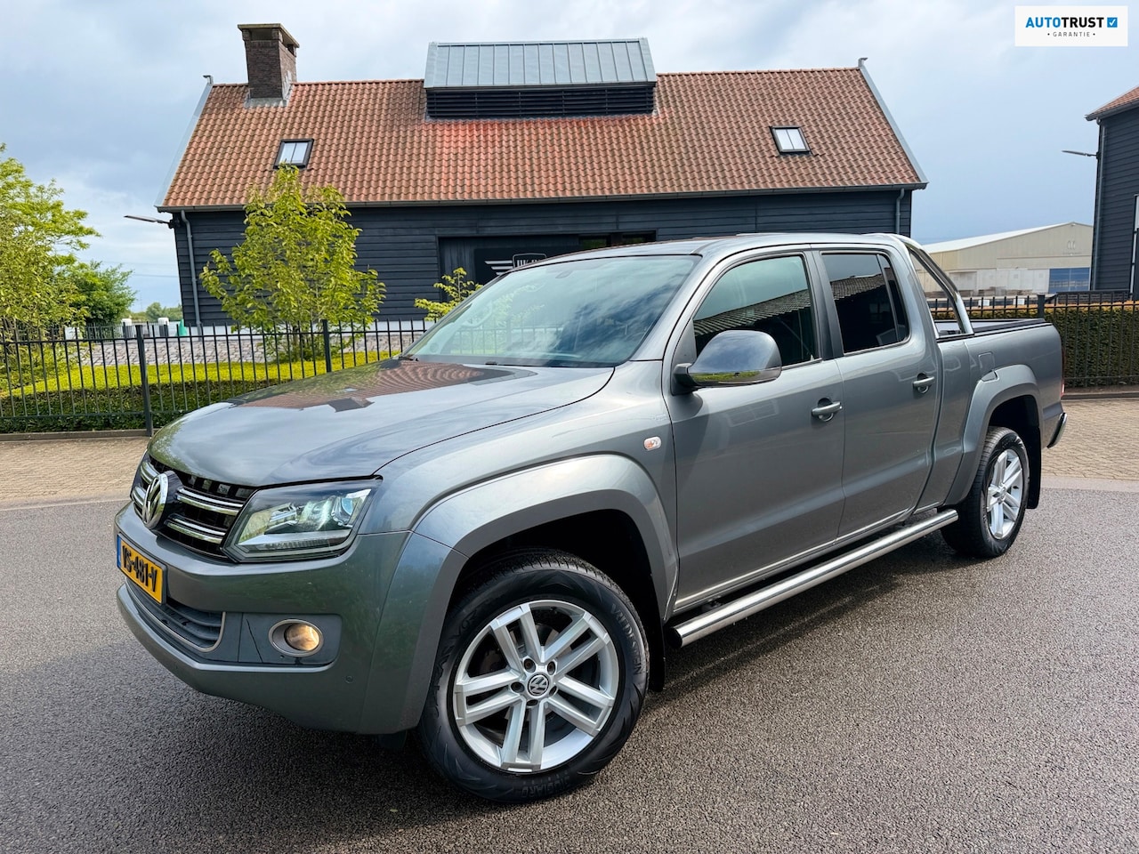 Volkswagen Amarok - 2.0 TDI 180PK Highline AUTOMAAT DUBBEL-CABINE 5 PERSOONS LEER NAVI CAMERA TREKHAAK - AutoWereld.nl