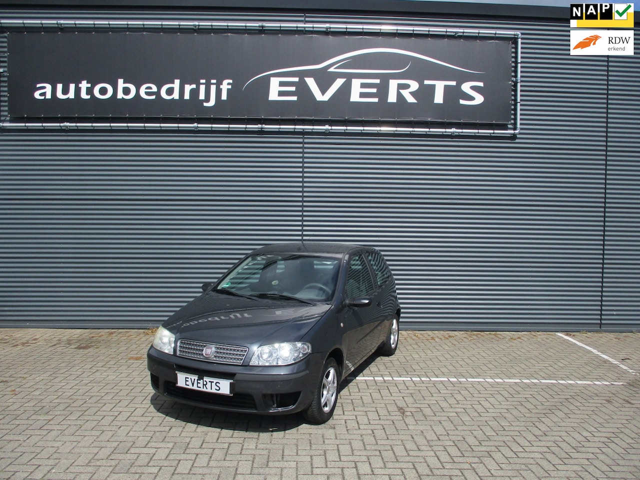 Fiat Punto - 1.2 Active Apk 12-05-2027 goed rijdende auto rechts achter deukje zie foto nu scherpe meen - AutoWereld.nl