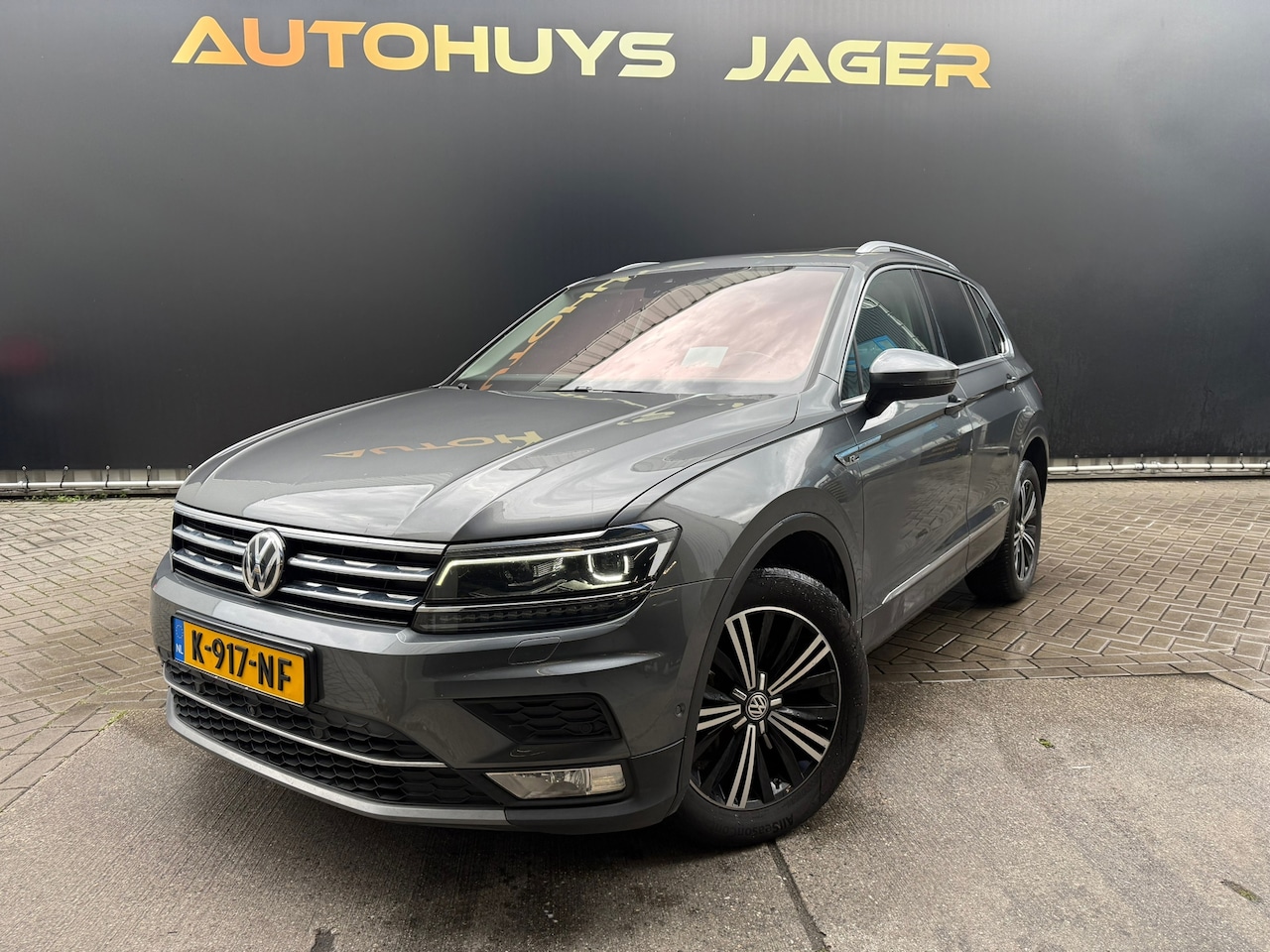 Volkswagen Tiguan - 2.0 TSI 4Motion Highline Pano Leder H&U Memory Camera Carplay - AutoWereld.nl