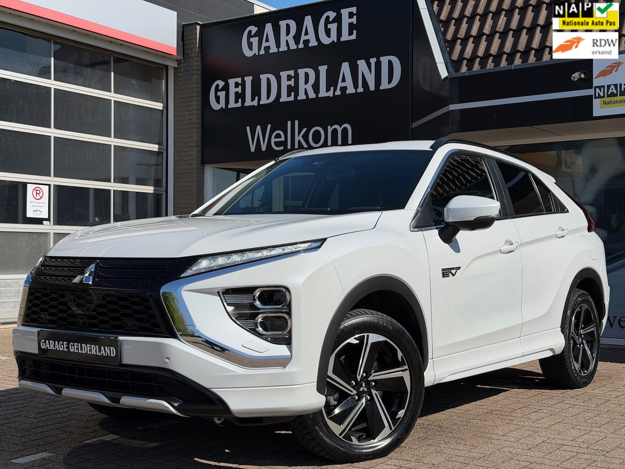 Mitsubishi Eclipse Cross - 2.4 PHEV Executive | Leder/Alcantara | Full-Led | Acc | Climate | Pdc | Camera | Iso | Ful - AutoWereld.nl