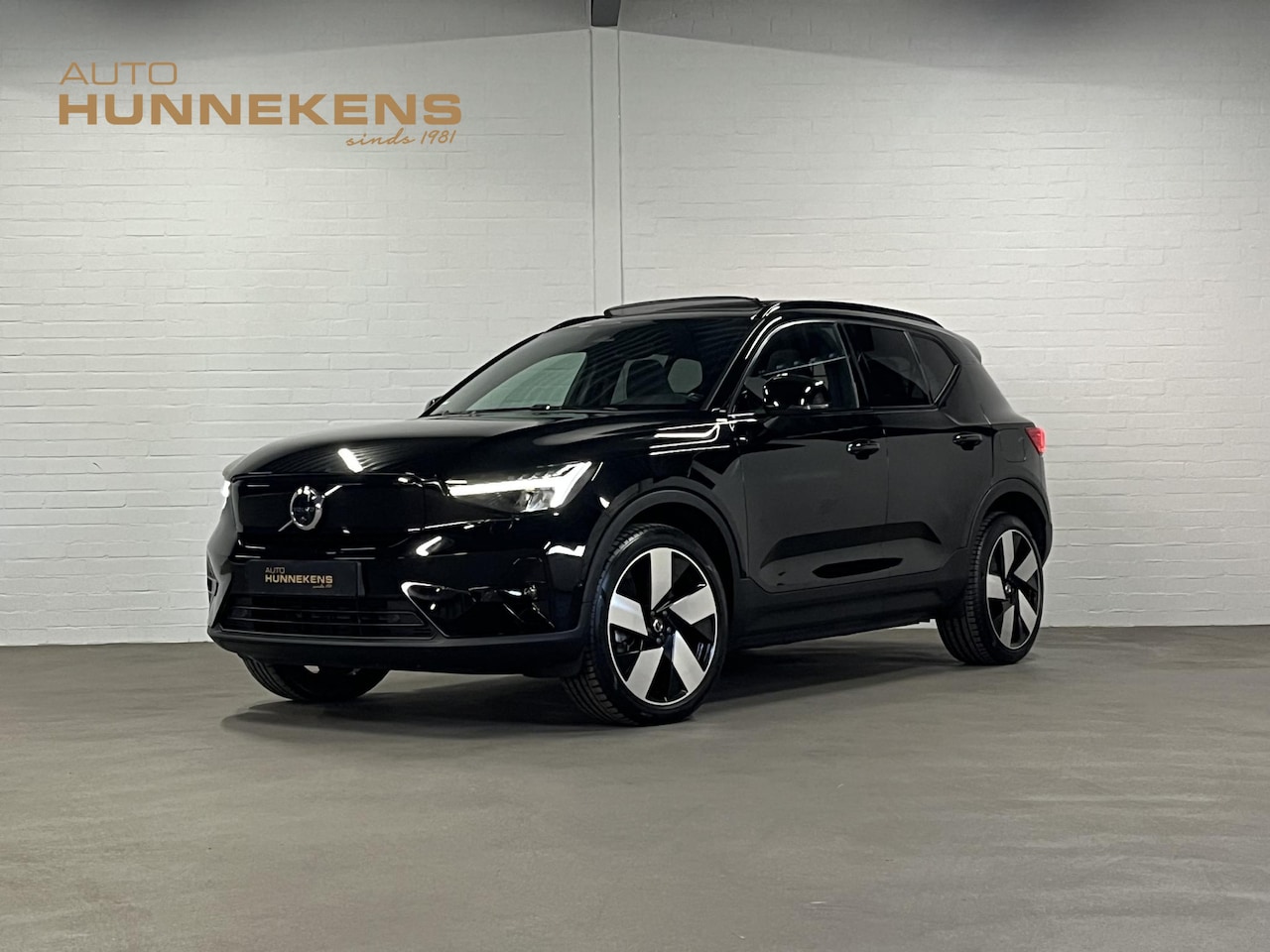 Volvo XC40 - Recharge Single motor Ultimate Open dak | Adapt. Cruise | 360 camera | Stuur-/stoelverwarm - AutoWereld.nl