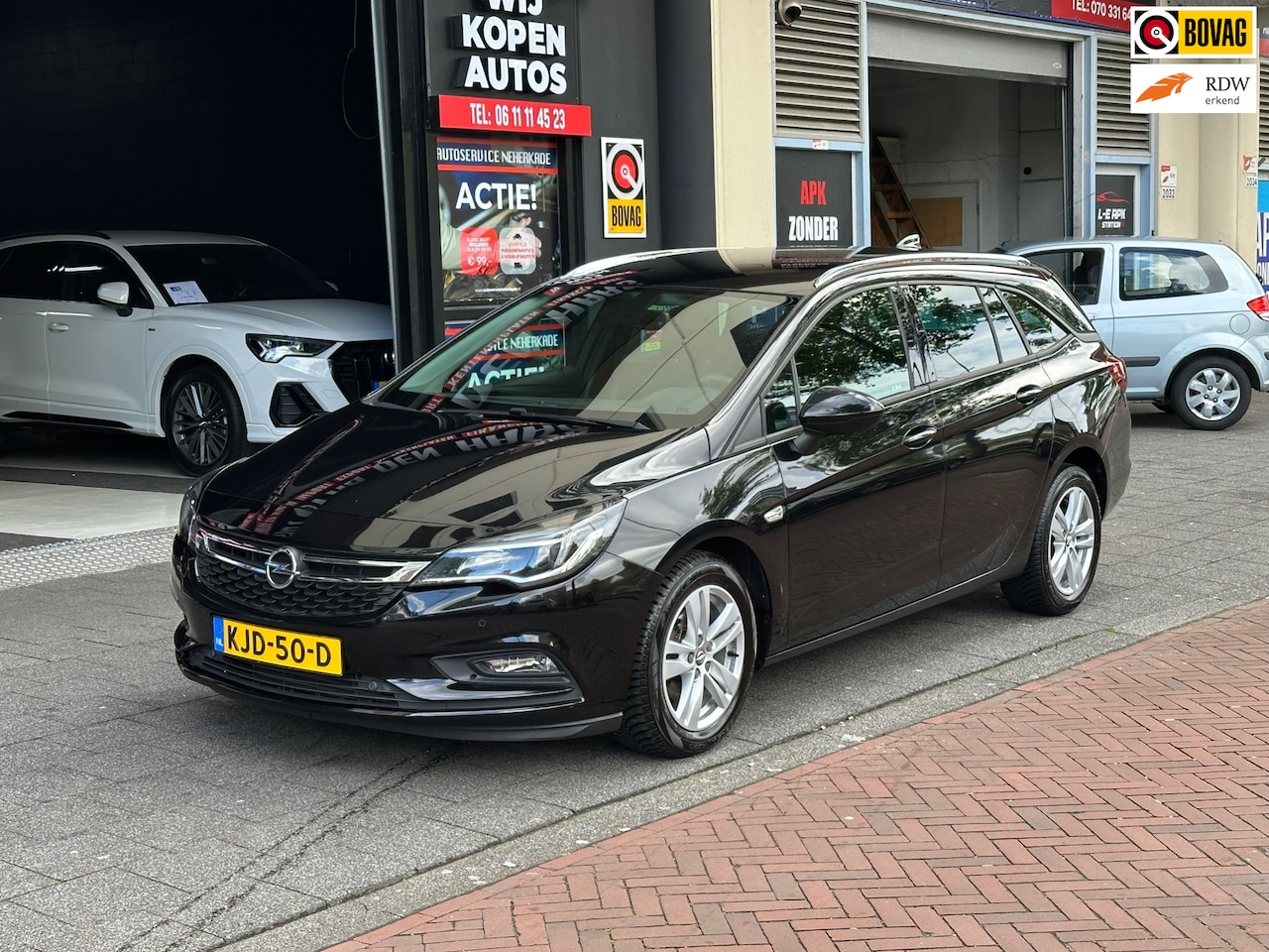 Opel Astra Sports Tourer - 1.4 Business+ Automaat Airco Navi Camera Trekhaak - AutoWereld.nl