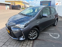 Toyota Yaris - 1.5 HYBRID Design Sport 2018 AUTOMAAT CAM NAVI HISTORIE NAP