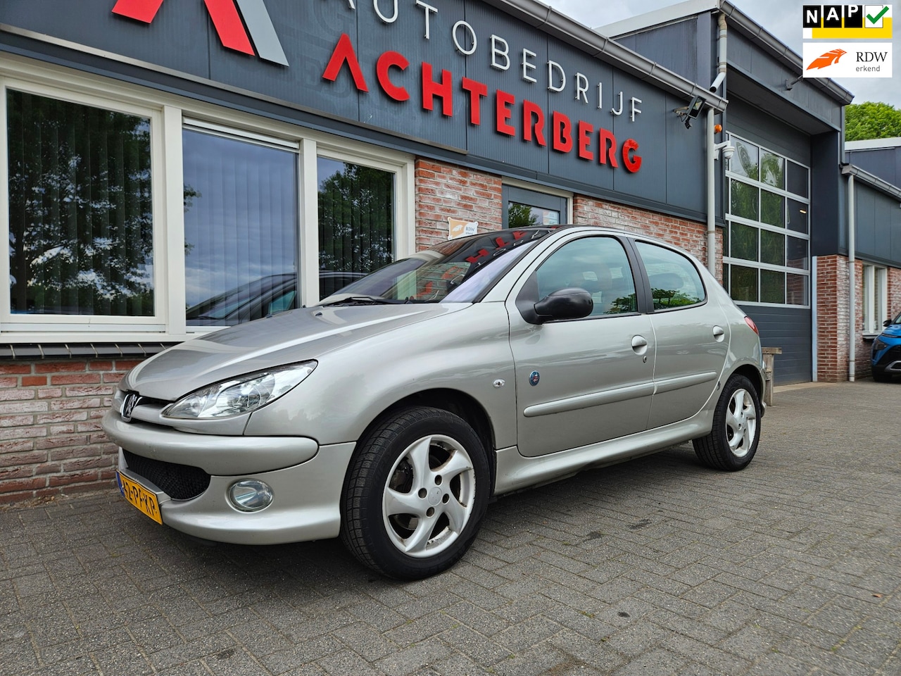 Peugeot 206 - 1.6-16V Roland Garros Automaat! 5-Deurs! NAP! Panoramadak! - AutoWereld.nl