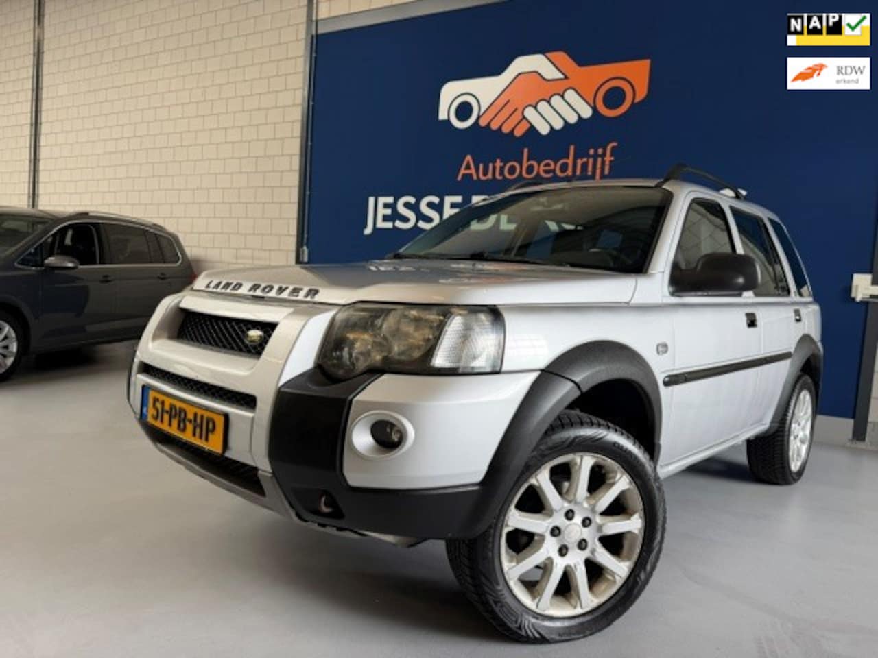 Land Rover Freelander Station Wagon - 2.5 V6 SE Automaat / bj.2004 / kleur: grijs / airco / trekhaak / sportvelgen / half leder/ - AutoWereld.nl
