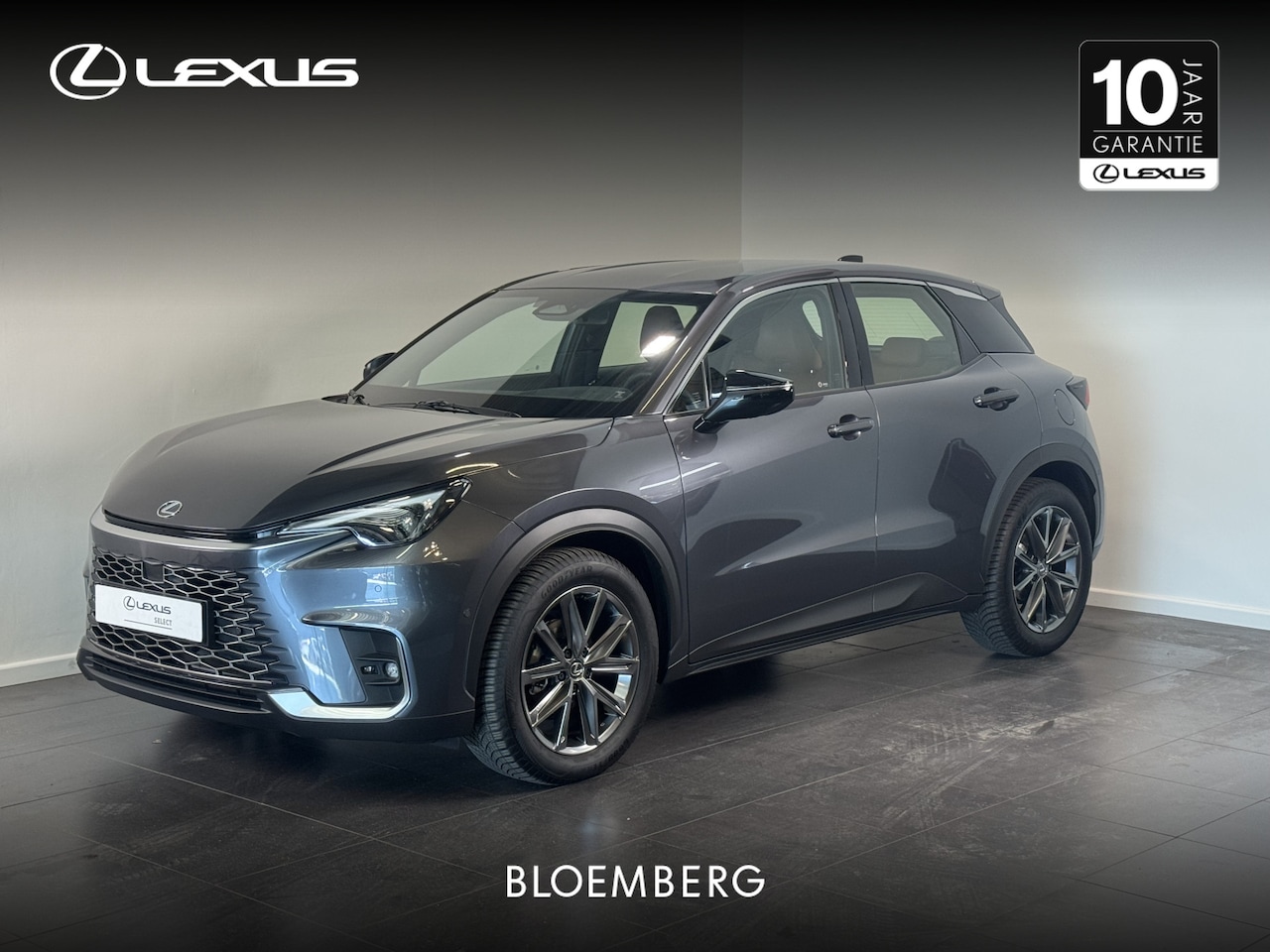 Lexus LBX - Relax 2WD | Advanced Pack | All-Season banden | Trekhaak afneembaar | Head-up display | - AutoWereld.nl
