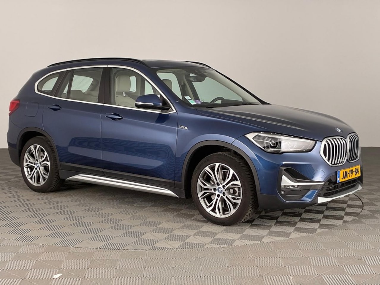 BMW X1 - Xdrive 25e Xdrive X-Line | PANORAMA | LEDER | Sportstoelen | PHEV -2e PINKSTERDAG OPEN!- - AutoWereld.nl