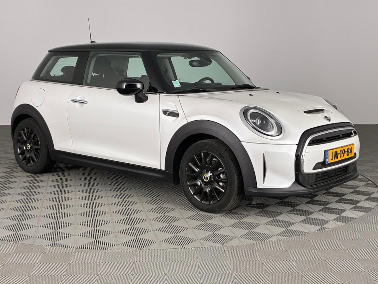MINI Mini-Electric - Cooper SE 33 kWh | LEDER | Sportstoelen | Full LED | NAVI | SOH: 98% | -2e PINKSTERDAG OPE - AutoWereld.nl