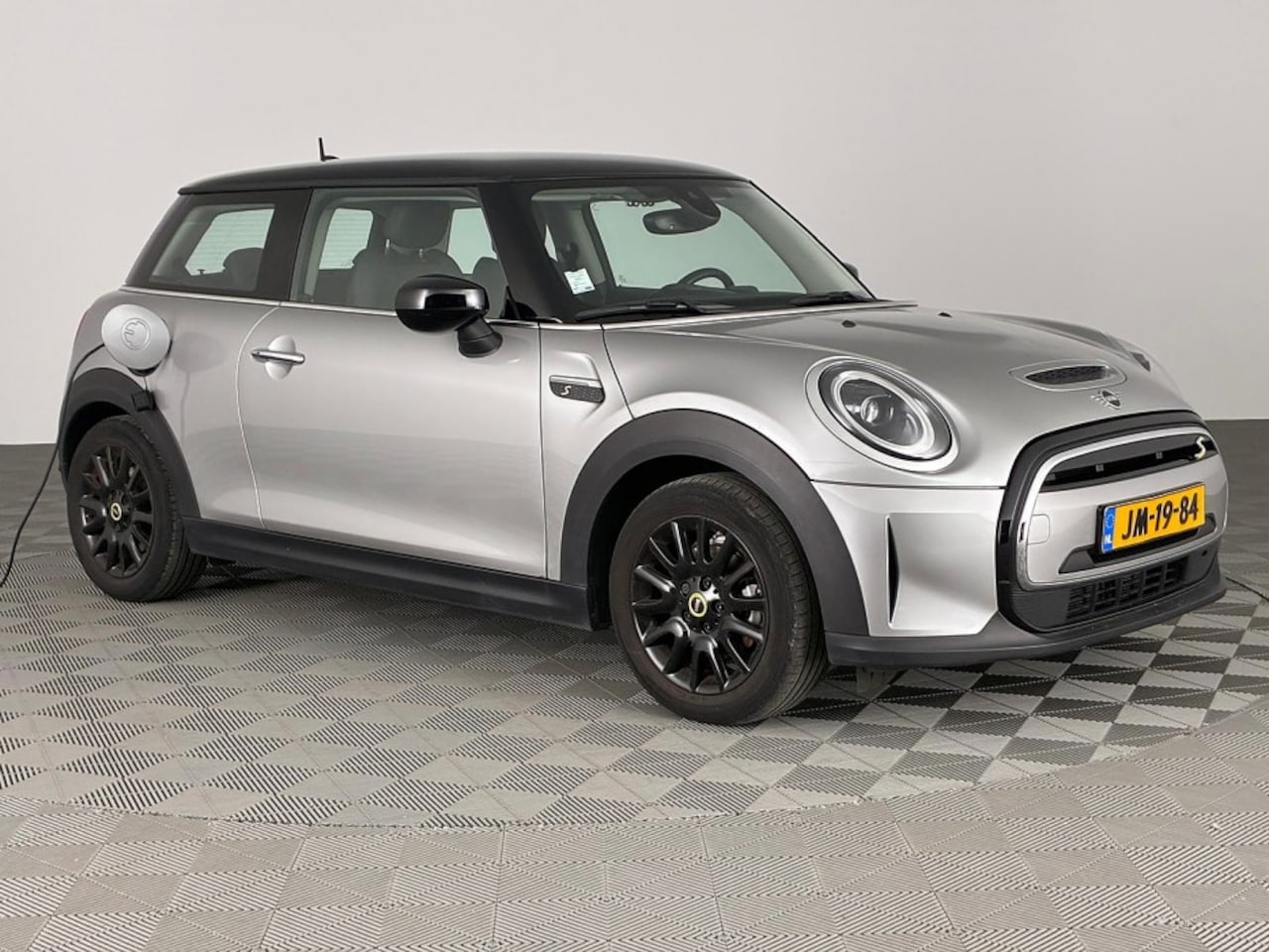 MINI Mini-Electric - Cooper SE 33 kWh | LEDER | SFEER | Sportstoelen | Full LED | NAVI | ECC | SOH: 100% | -2e - AutoWereld.nl