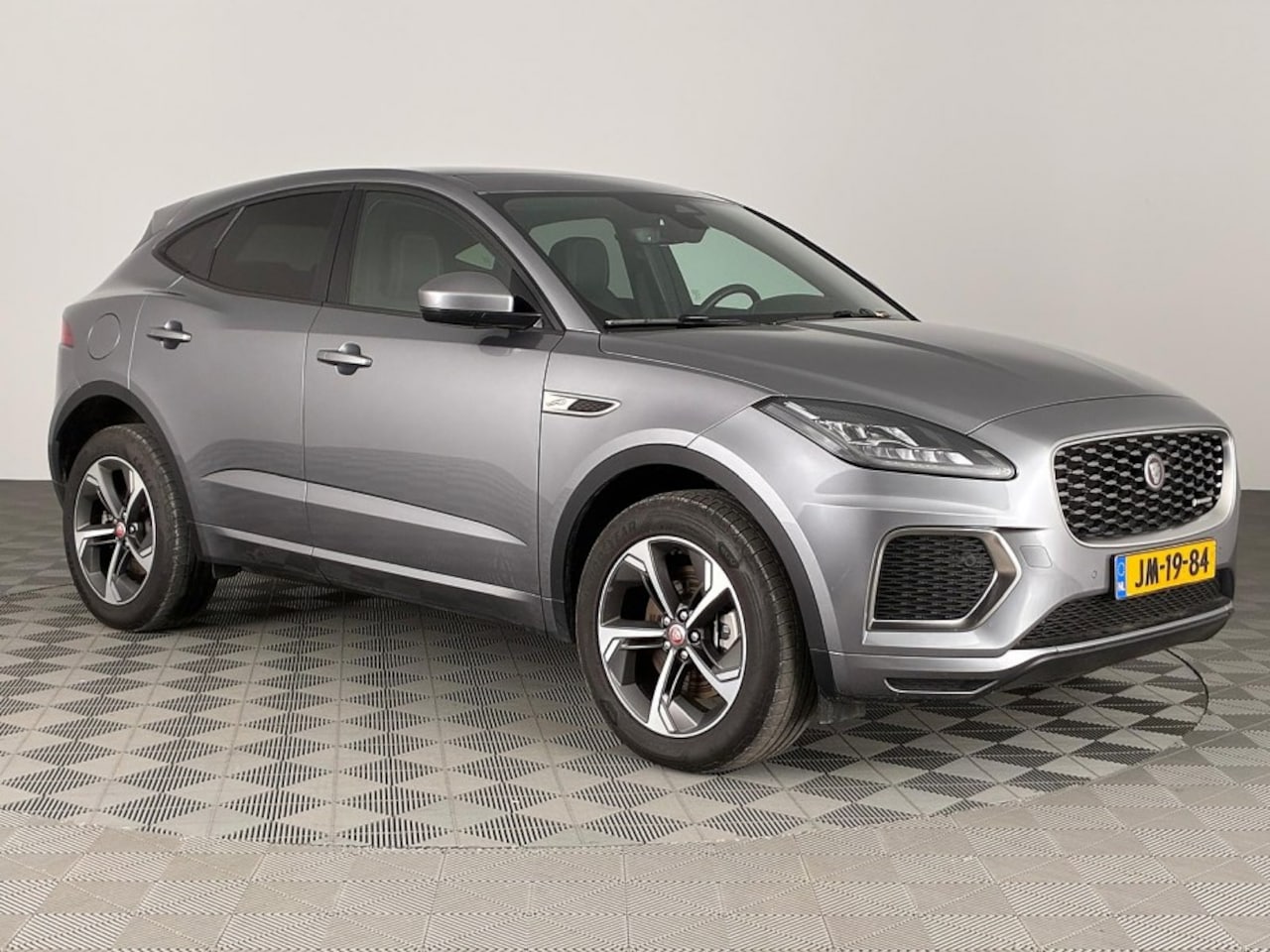 Jaguar E-Pace - 1.5 P300e AWD R-Dynamic S | PANORAMADAK | LEDER | EL. Stoelen | Trekhaak -2e PINKSTERDAG O - AutoWereld.nl