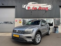 Volkswagen Tiguan - 1.4 TSI HIGHLINE Trekhaak Stoelverwarming Carplay Acc 4motion Navi