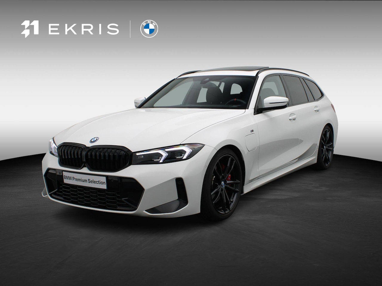 BMW 3-serie Touring - 330e M Sportpakket Pro | Travel Pack | Achteruitrijcamera | Comfort Access | Glazen panora - AutoWereld.nl