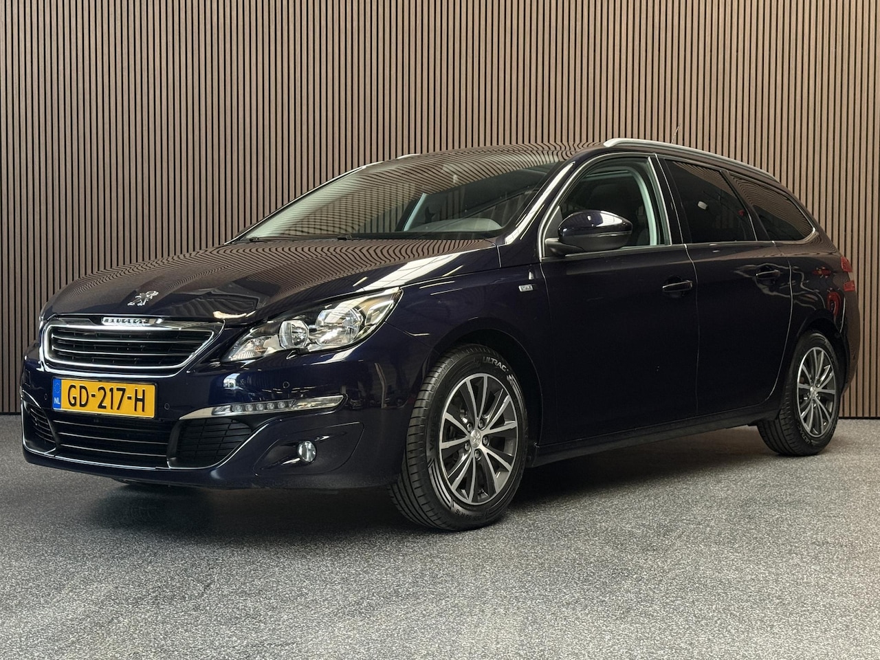 Peugeot 308 SW - 1.2 PureTech Style | Panorama | 1e eig | Camera | NL Auto - AutoWereld.nl