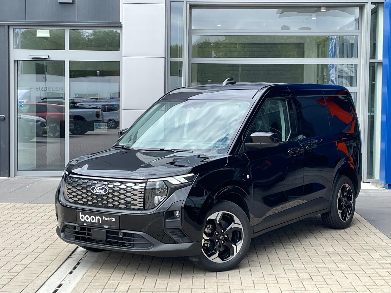 Ford Transit Courier - E-Transit Limited 44 kWh - AutoWereld.nl