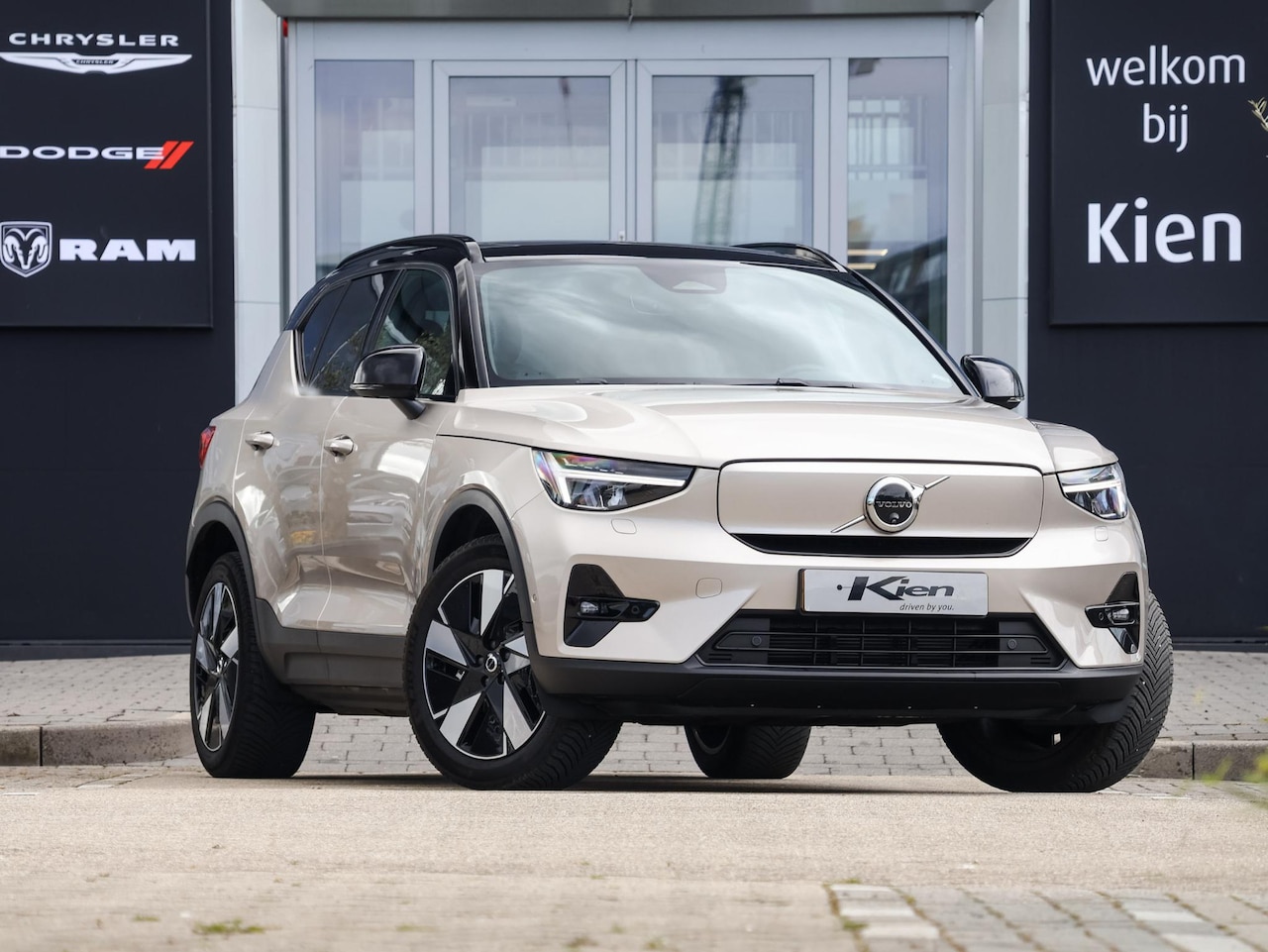 Volvo XC40 - Single Motor Extended Range Ultimate 82 kWh | Pano | 360 Camera | Google Assistent - AutoWereld.nl