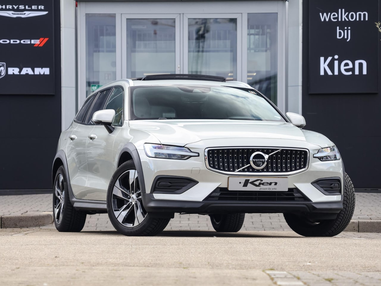Volvo V60 Cross Country - 2.0 T5 AWD Pro | Pano | Harman Kardon | Polestar Engineered - AutoWereld.nl