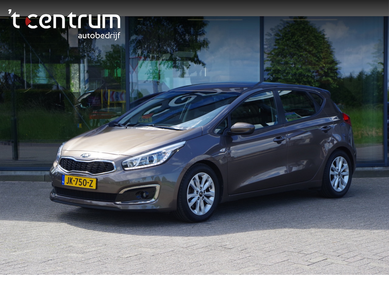 Kia Cee'd - 1.6 GDI First Edition 1.6 GDI First Edition, Trekhaak, Navigatie, Cruise Control, Camera - AutoWereld.nl