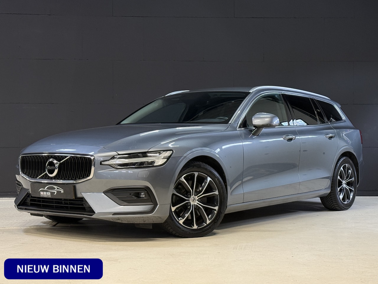 Volvo V60 - 2.0 B4 Inscription | Elektr. trekhaak | Camera | Stoel/stuurverwarming | Dealer onderhoude - AutoWereld.nl