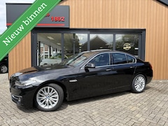 BMW 5-serie - 520i Luxury Edition 184 PK | M-Sport | Pano-Dak | elek. Stoelen | Stoelverwarming | Bruin