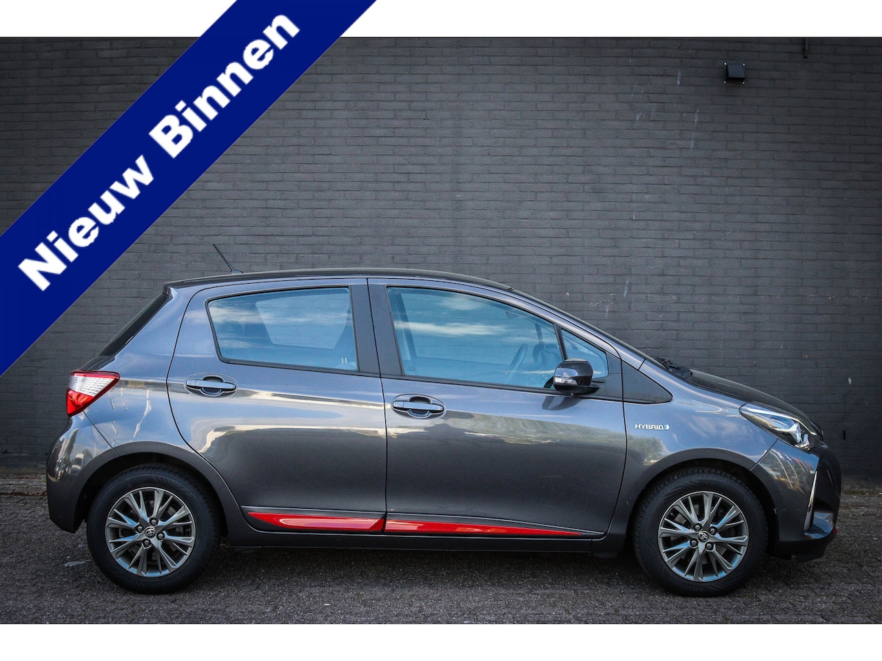 Toyota Yaris - 1.5 Hybrid Design Net binnen - Nu al te bezichtigen - AutoWereld.nl