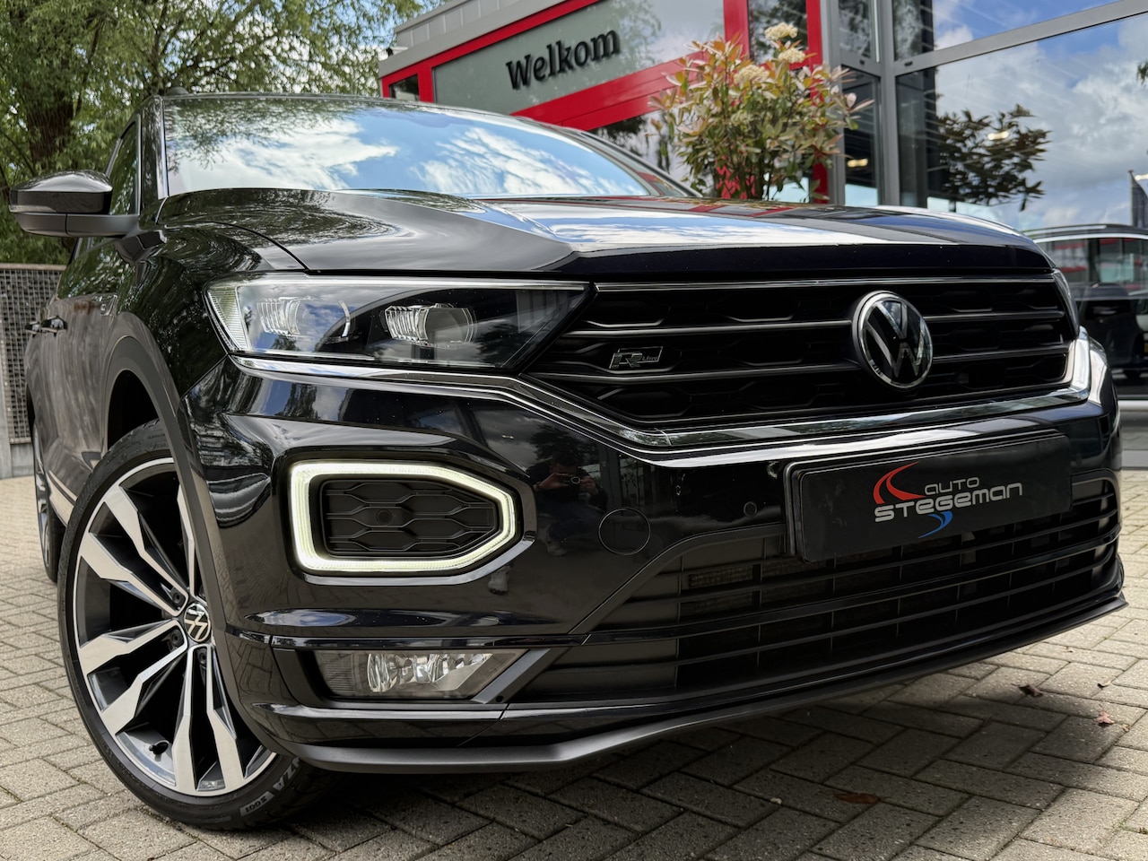 Volkswagen T-Roc - 1.5 TSI AUT. *!* 2x R-LINE *!* NAVI/ LED/ 19 INCH/ CAMERA/ RADAR *!* - AutoWereld.nl