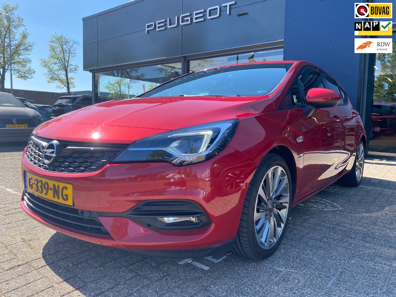 Opel Astra - 1.2 Launch Elegance 1.2 Launch Elegance, Leder, Navi, Massage - AutoWereld.nl