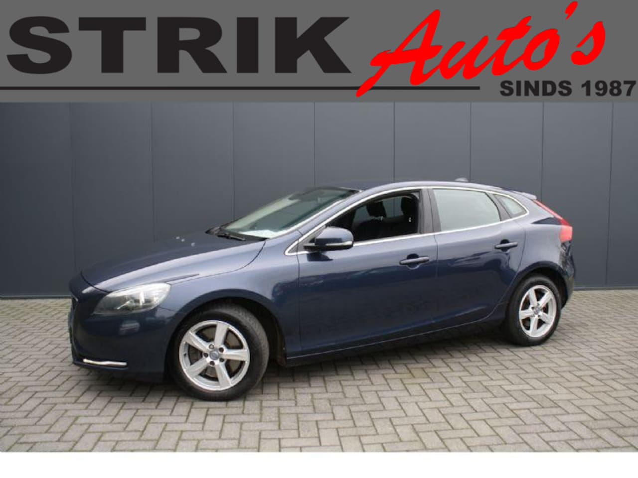 Volvo V40 - 2.0 D4 EURO 5 Momentum Business - NAVIGATIE - PDC - AutoWereld.nl