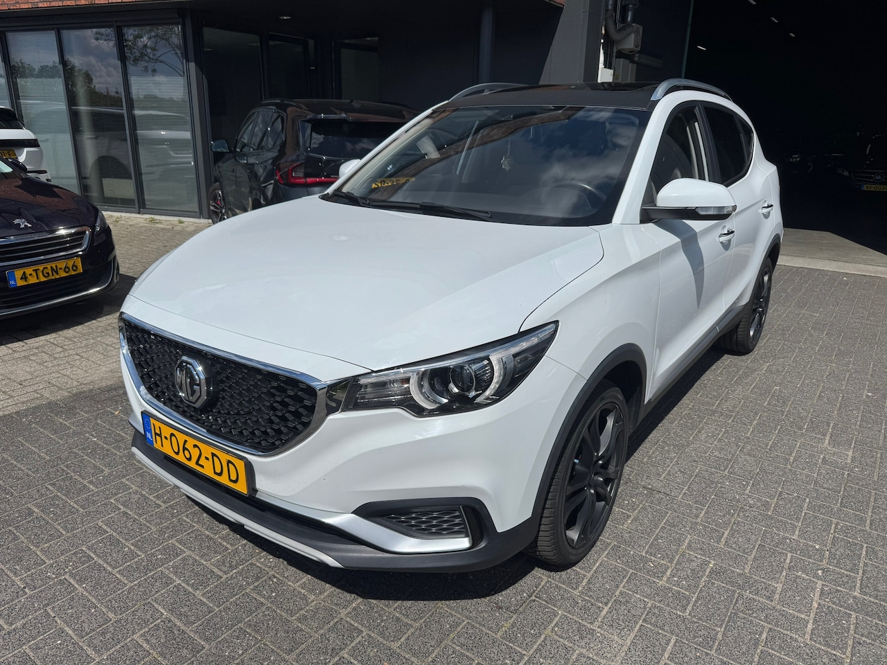 MG ZS - Luxury 45 kWh PANO CRUISE LEDER SPORTIEF DEALER OH - AutoWereld.nl