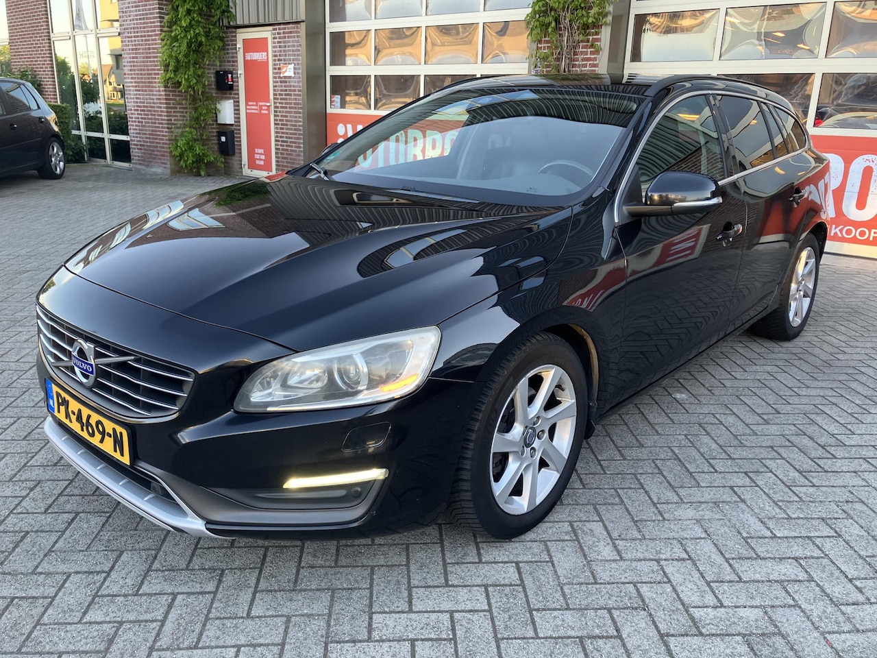 Volvo V60 - 2.0 D3 | Leder | Automaat | 5-cilinder | Export | - AutoWereld.nl