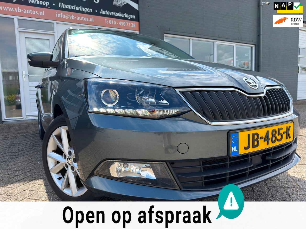 Skoda Fabia Combi - 1.2 TSI JOY van 1ste Eig met trekhaak en parkeersensoren en bluetooth telefoon en cruise c - AutoWereld.nl
