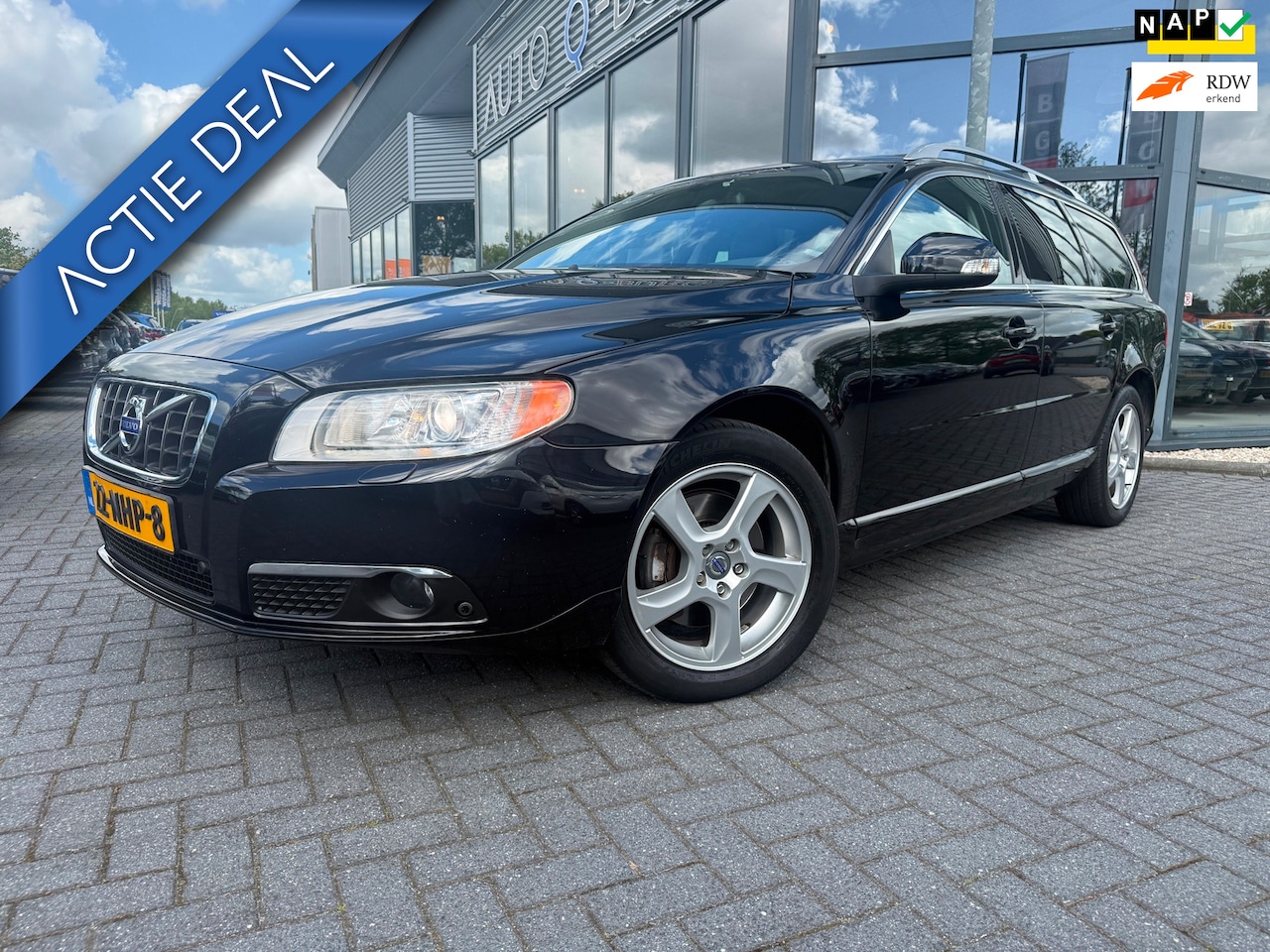 Volvo V70 - 2.0T Summum | Automaat | Leder | Navi | Schuifdak | Xenon | Trekhaak| - AutoWereld.nl