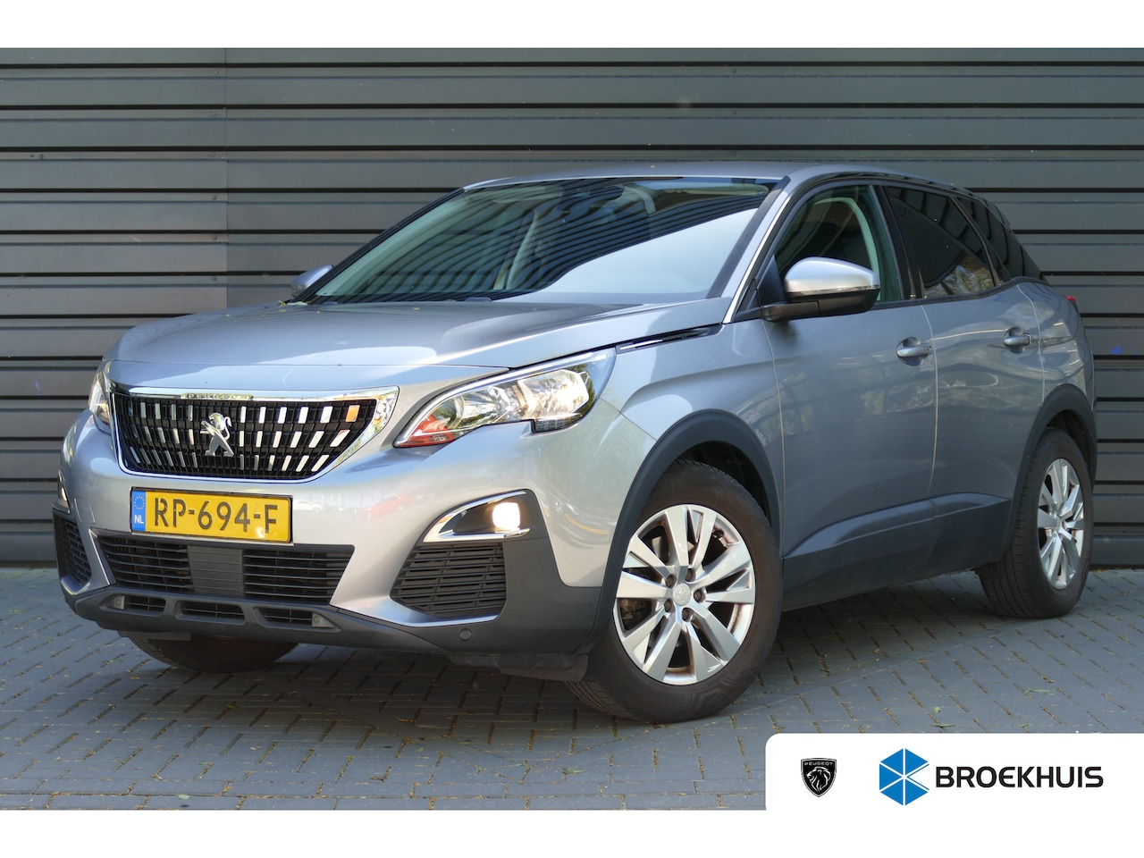 Peugeot 3008 - 1.2 PURETECH 130PK EXECUTIVE / NAVI / CLIMA / CAMERA / 17"LMV / TREKHAAK / BLUETOOTH / CRU - AutoWereld.nl