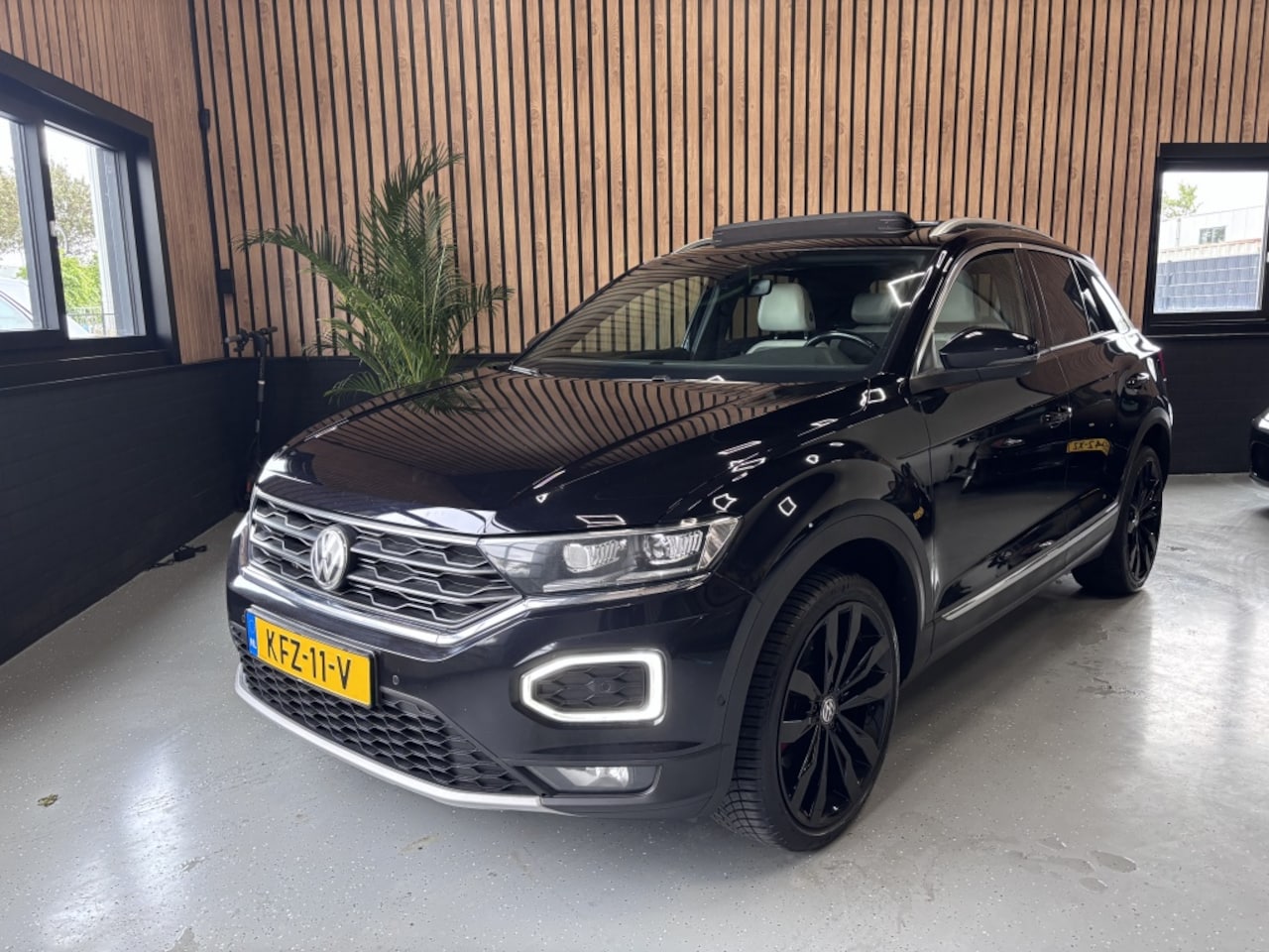 Volkswagen T-Roc - 2.0 TSI 4Motion KEYLESS/PANORAMADAK/BEATS AUDIO - AutoWereld.nl