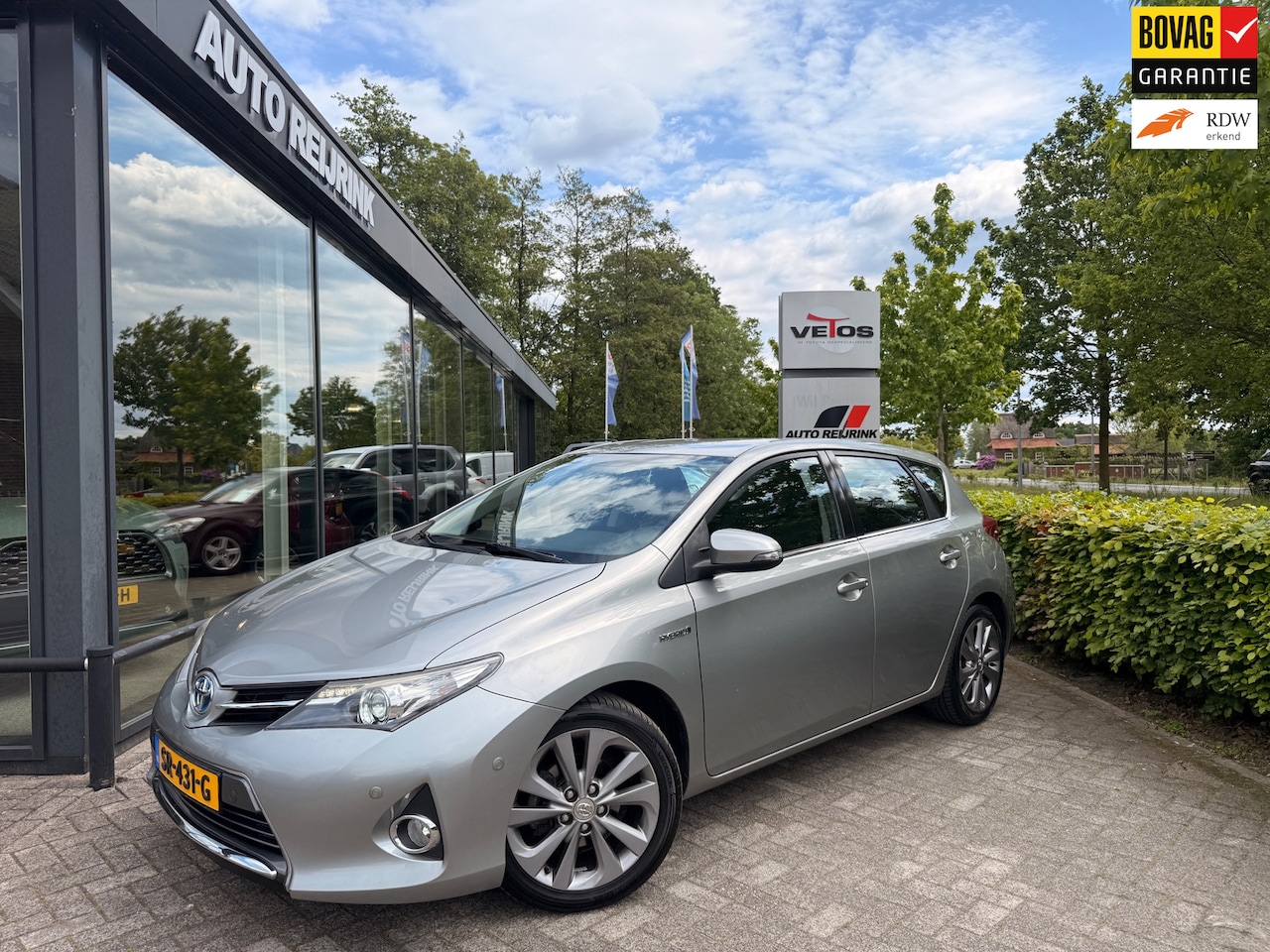 Toyota Auris - 1.8 Hybrid Lease 1.8 Hybrid Lease, trekhaak, stoel verwarming, parkeer sens, Automatisch inparkeren - AutoWereld.nl