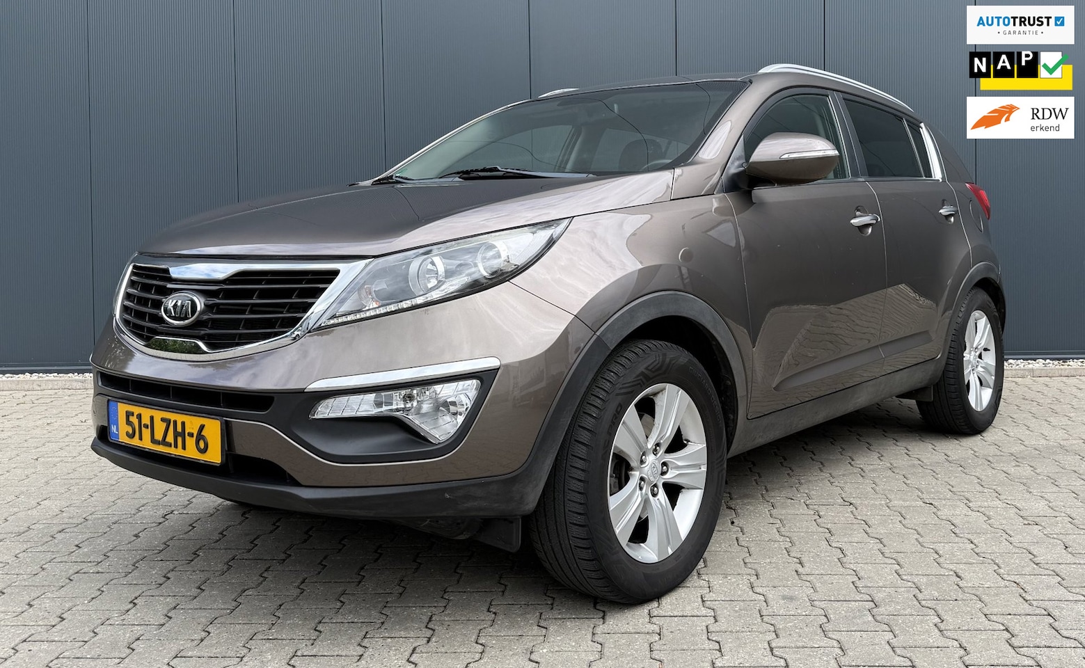 Kia Sportage - 2.0 X-ecutive Plus Pack Airco cruise Navi Trekhaak - AutoWereld.nl