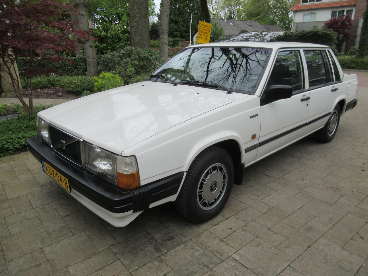Volvo 740 - 2.3 GL Black-Line Inj. Uniek! 1 eigenaar, weinig km. - AutoWereld.nl