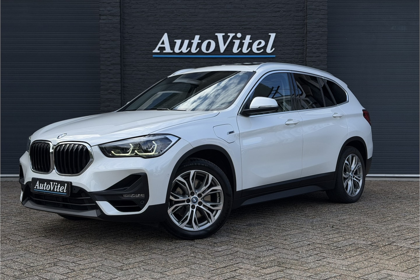 BMW X1 - xDrive25e | Panodak | Sportleder | Head-Up | Trekhaak | Adaptive Cruise | Camera - AutoWereld.nl