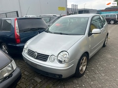 Volkswagen Polo - 1.4-16V Sportline HANDEL EXPORT AUTO'S ZIE FOTO'S